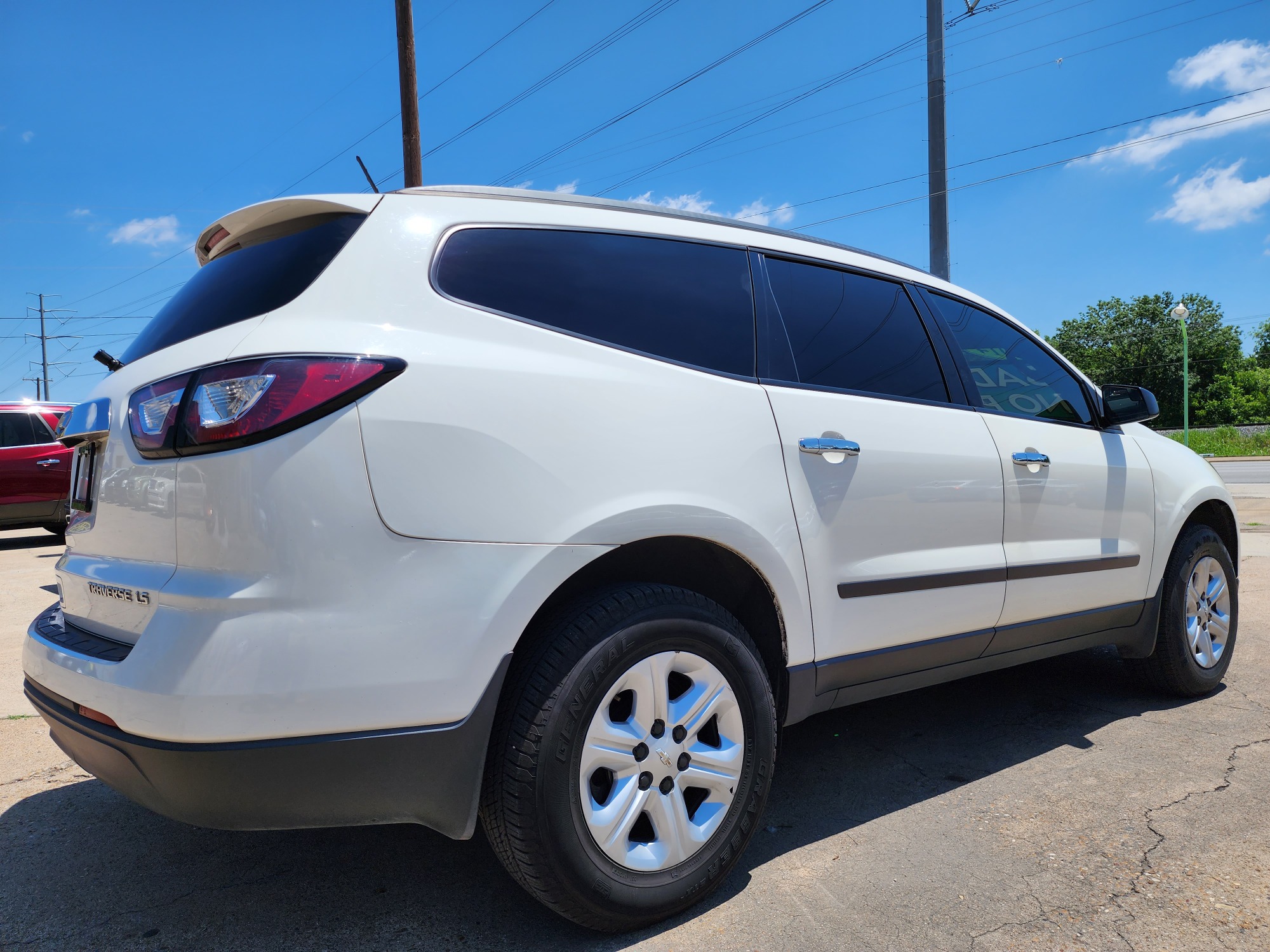 2014 WHITE Chevrolet Traverse LS w/PDC (1GNKRFED1EJ) with an 3.6L V6 DOHC 24V engine, 6-Speed Automatic transmission, located at 2660 S.Garland Avenue, Garland, TX, 75041, (469) 298-3118, 32.885551, -96.655602 - Photo #3